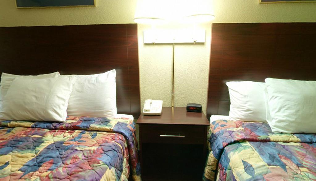 Americas Best Value Inn Newton Chambre photo