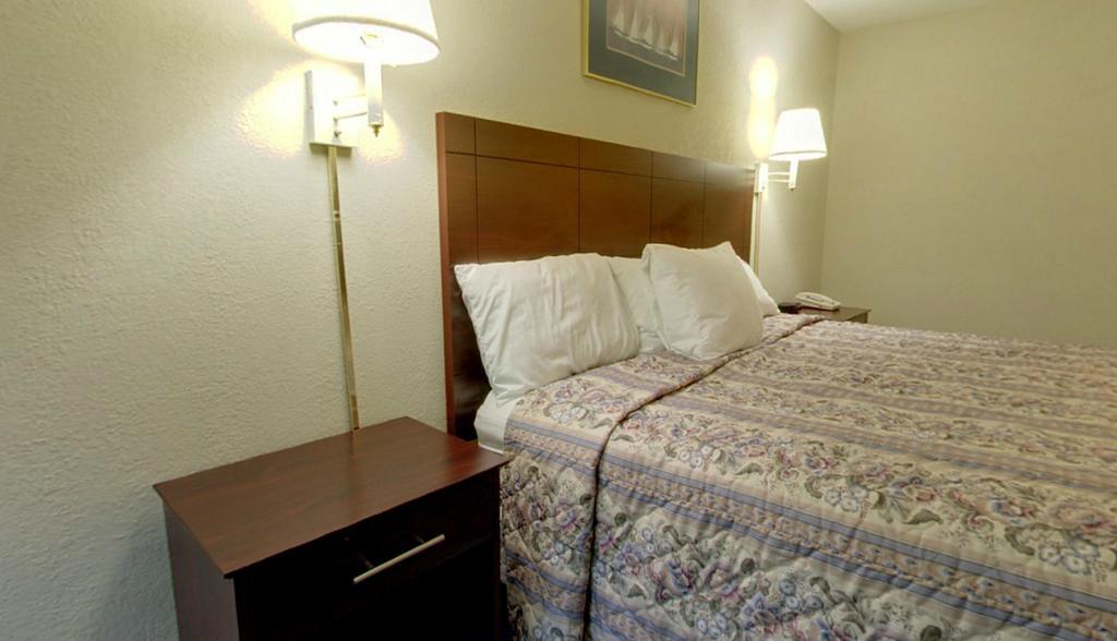 Americas Best Value Inn Newton Chambre photo
