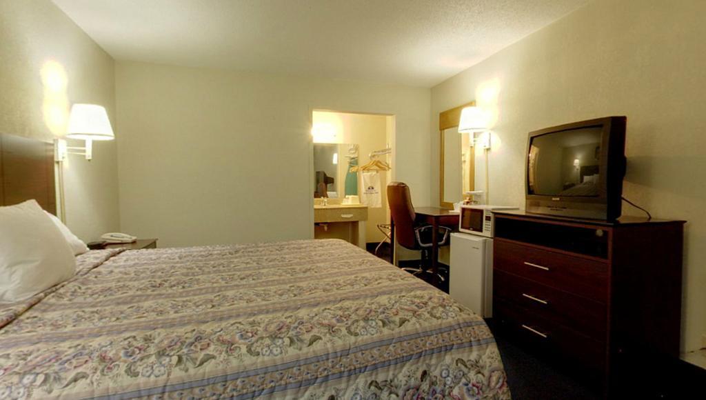Americas Best Value Inn Newton Chambre photo
